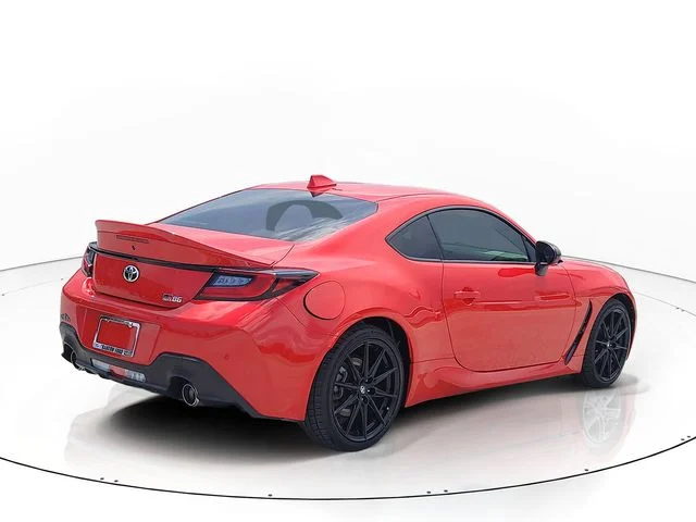 Used 2022  Toyota Premium image 5