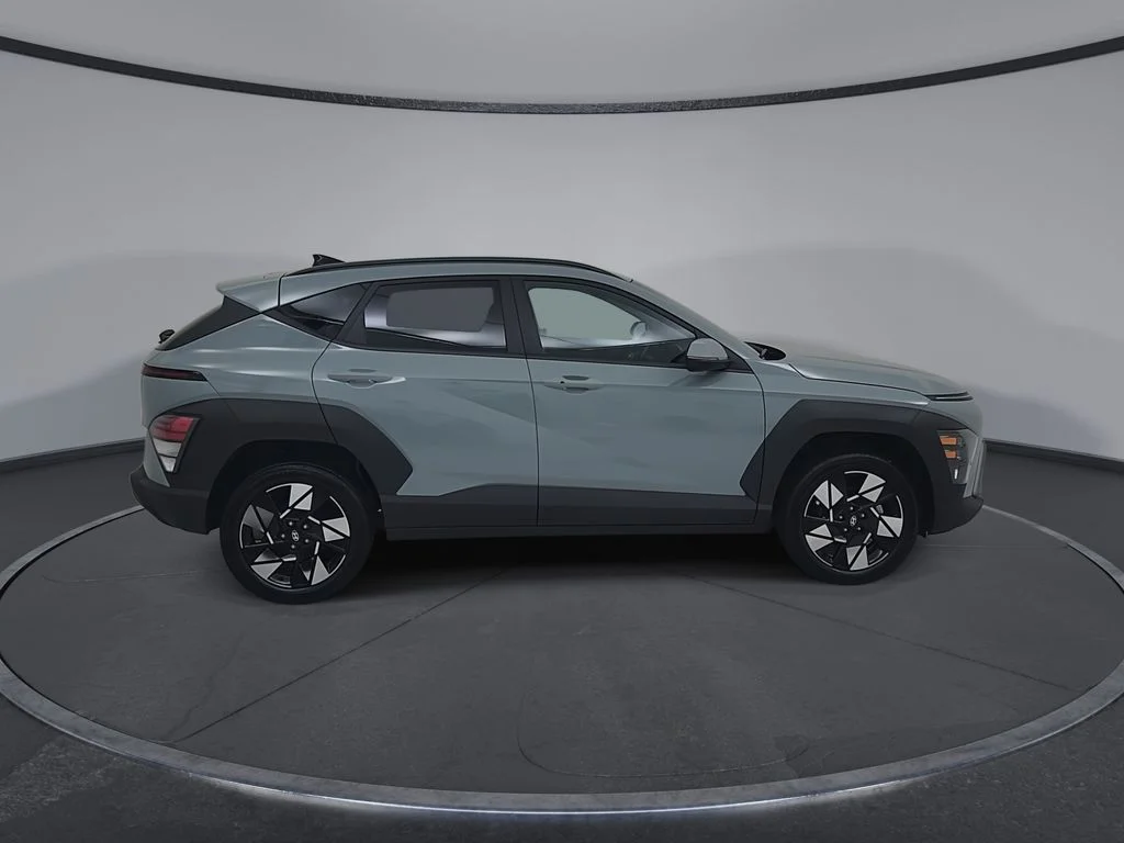 Used 2025 Green Hyundai SEL image 18