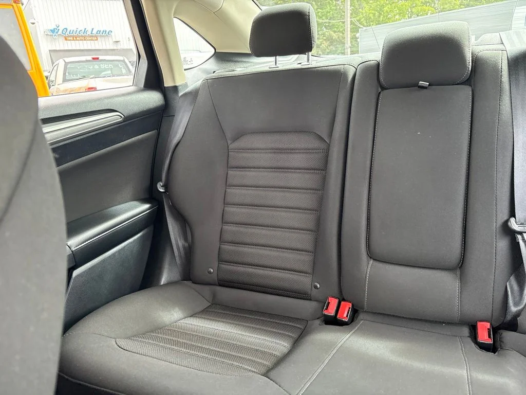 Used 2019 Silver Ford SE image 11