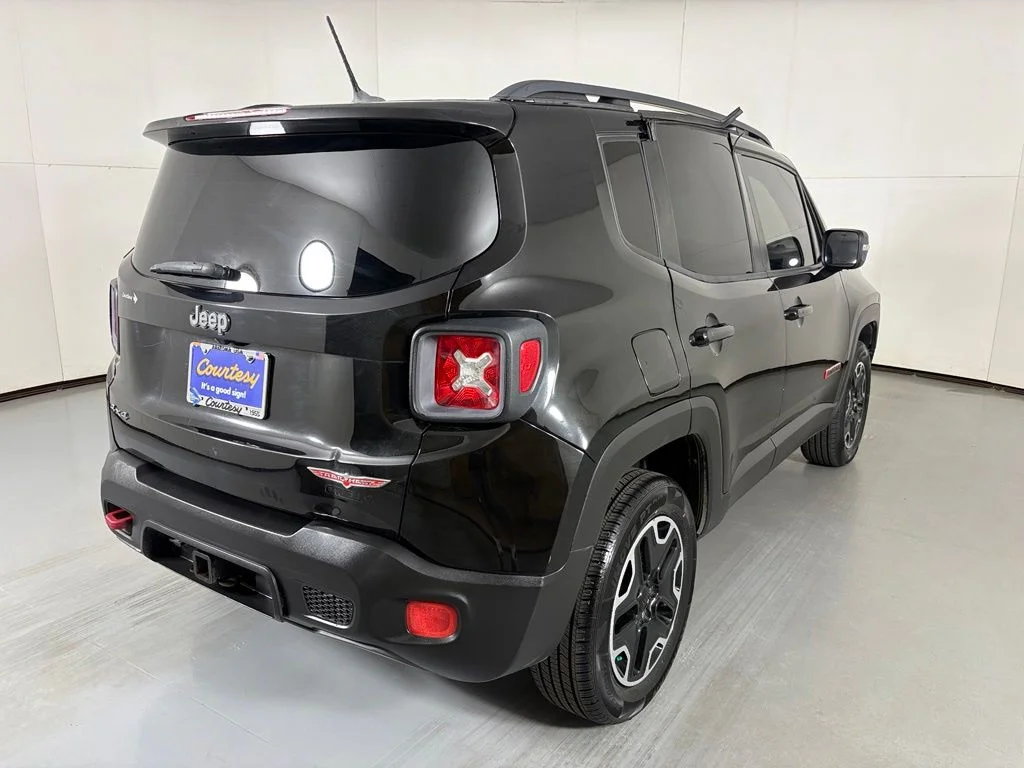 Used 2016 Black Jeep Trailhawk image 8