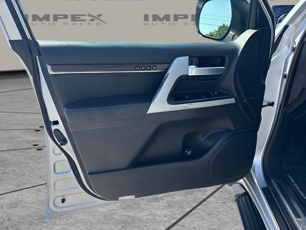 Used 2016 Silver Toyota Base image 21