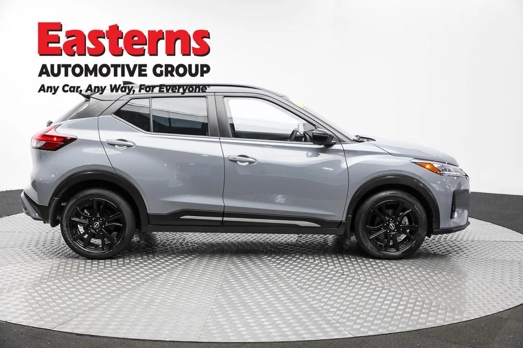 Used 2023 Gray Nissan SR image 4