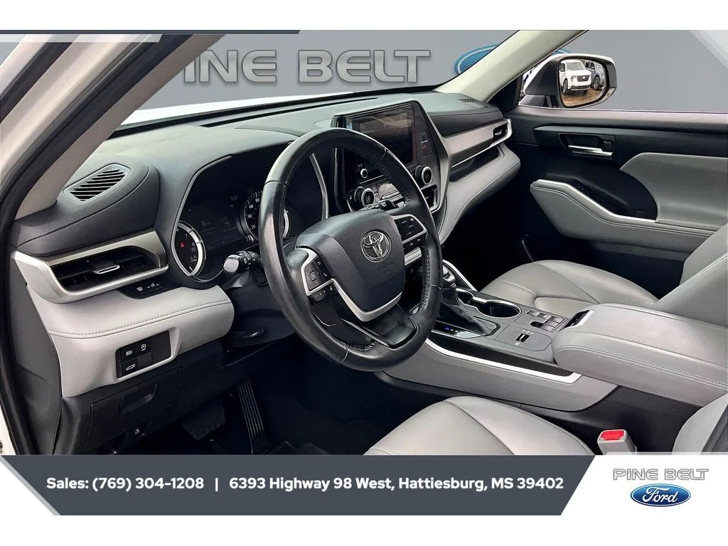 Used 2023 Wind Chill Pearl Toyota XLE image 13