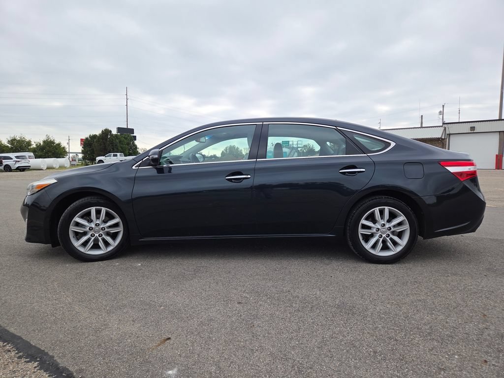 Used 2015 Cosmic Gray Mica Toyota XLE Premium image 21