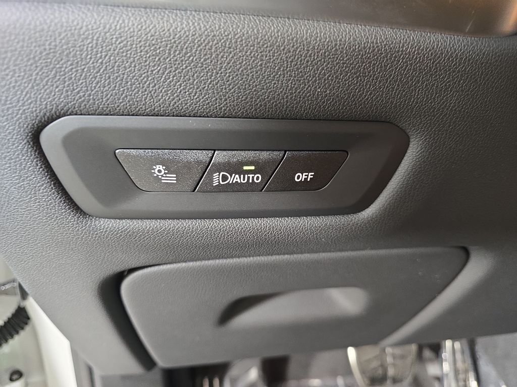 New 2026 Mineral White Metallic BMW xDrive40i image 26