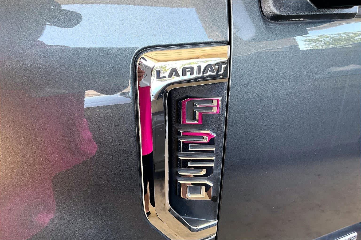 Used 2018 Magnetic Metallic Ford LARIAT image 30