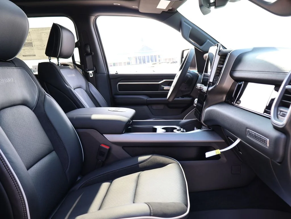 New 2026 Granite Crystal Metallic Clear-Coat Exterior Paint RAM Laramie image 9
