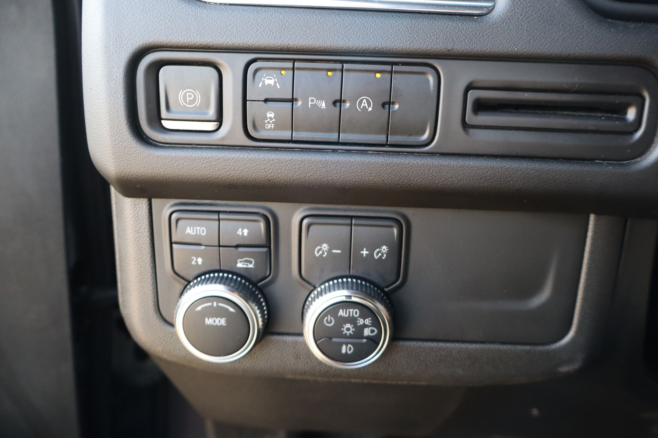Used 2023 Titanium GMC SLT image 13