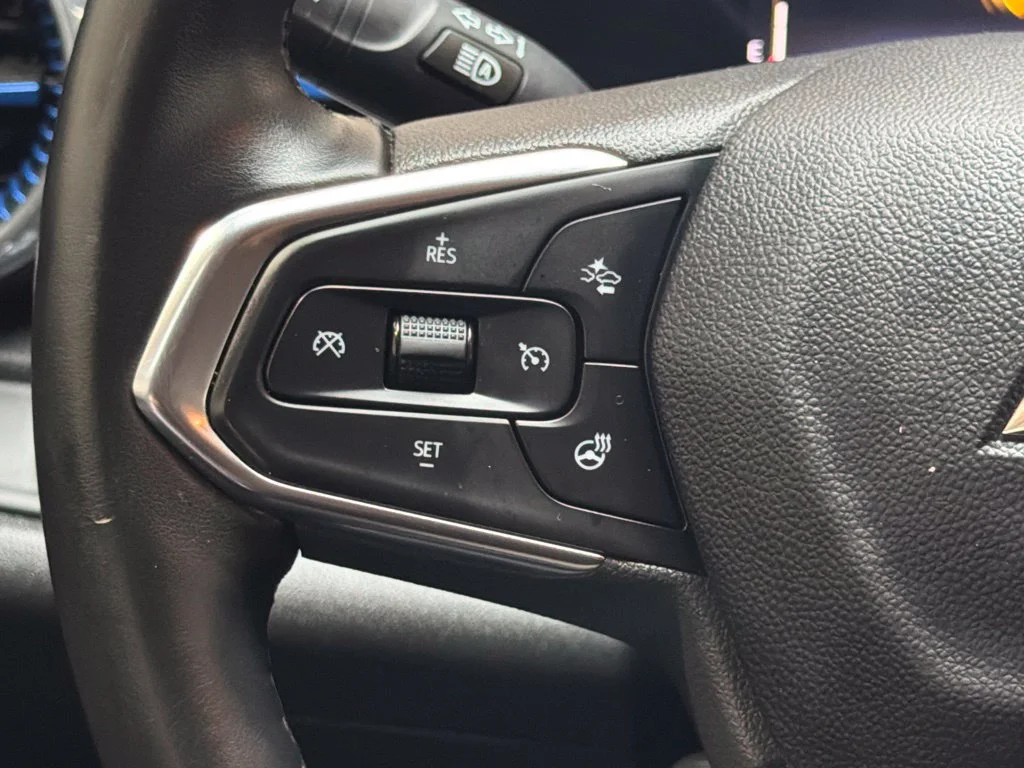 Used 2025 Summit White Chevrolet LT image 26