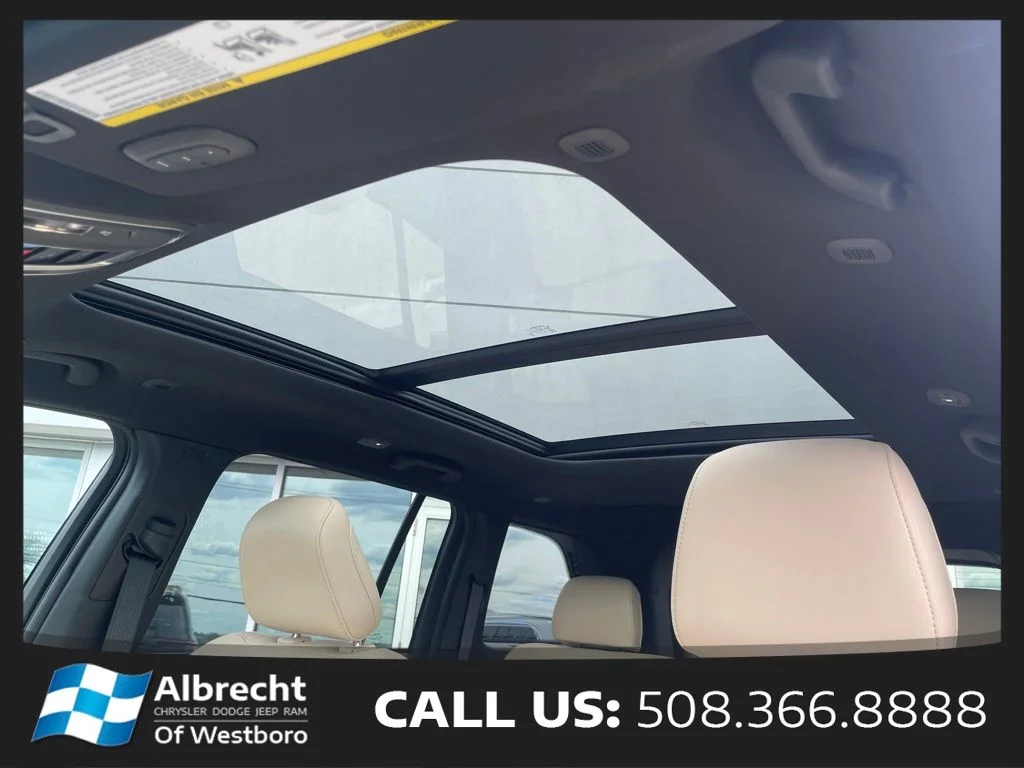 New 2025 Bright White Clear-Coat Exterior Paint Jeep Limited image 28
