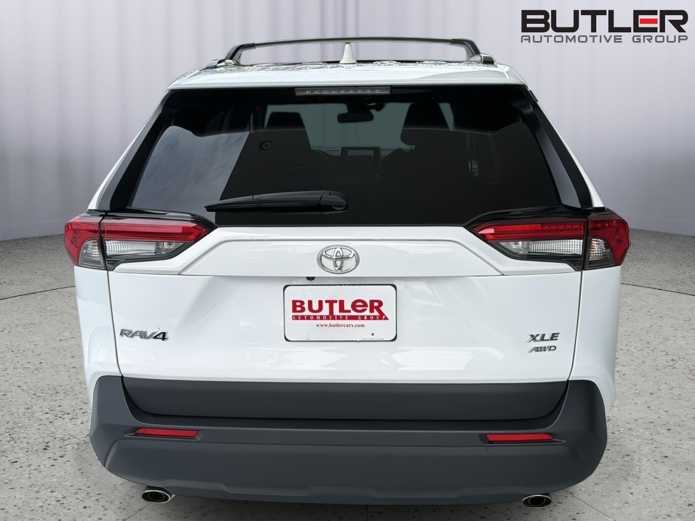 Used 2024 Ice Cap Toyota XLE image 5