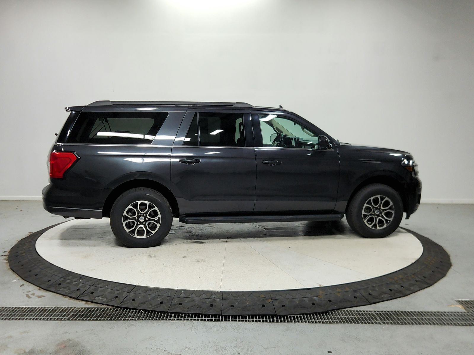 Used 2024 Gray Ford XLT image 9