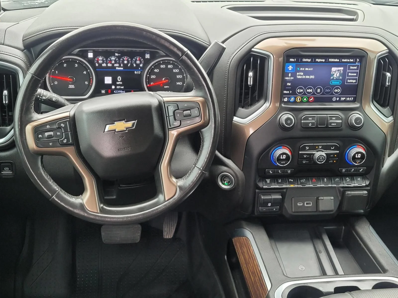 Used 2022 Silver Ice Metallic Chevrolet High Country image 19