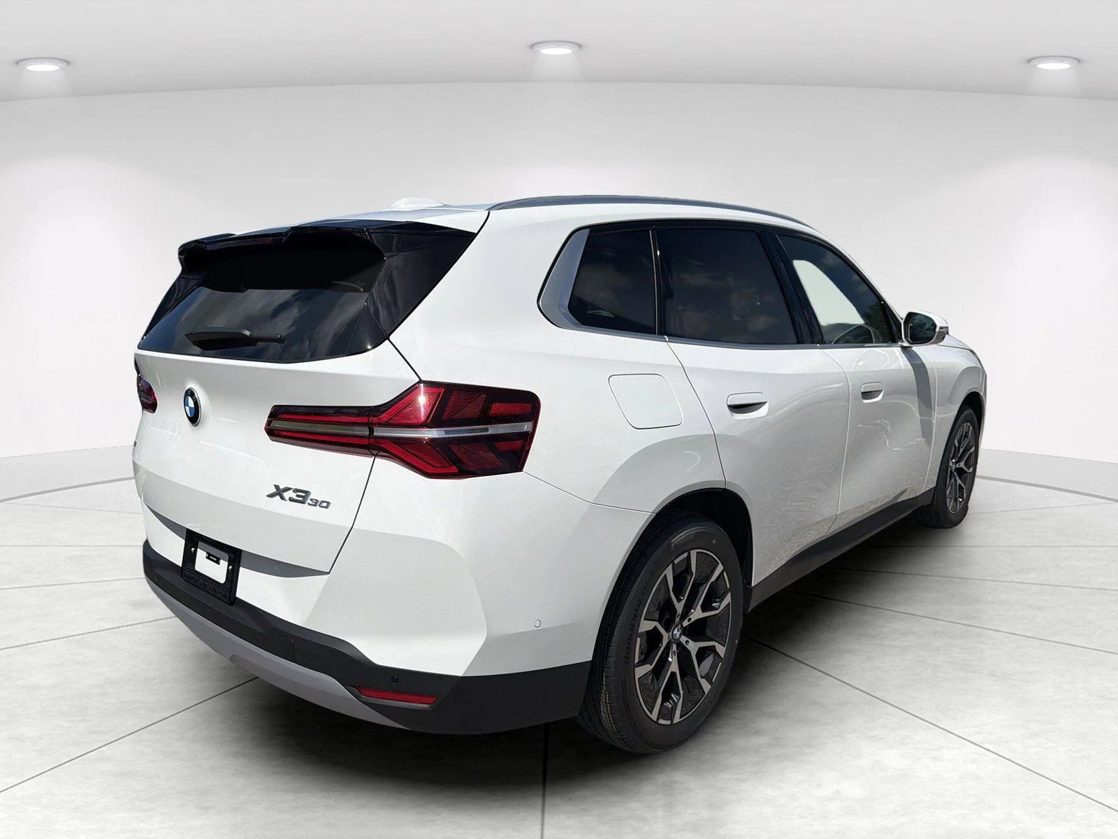 New 2026 Alpine White BMW 30 xDrive image 4