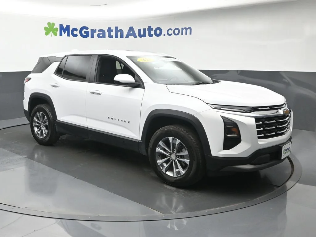 Used 2025 White Chevrolet LT image 3