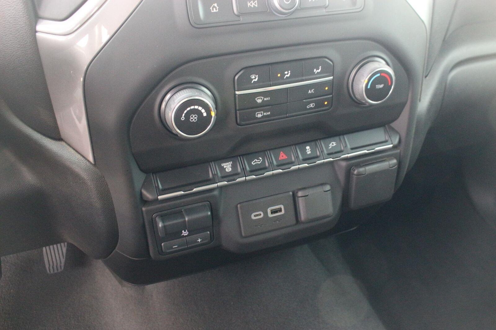 Used 2023 Silver Ice Metallic Chevrolet Custom image 27
