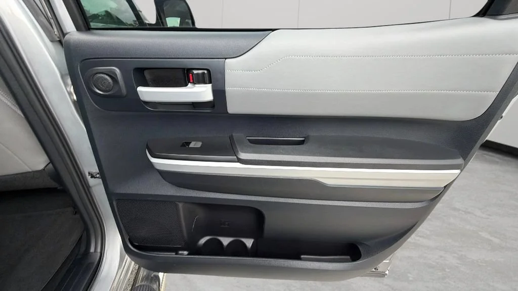 Used 2014  Toyota LTD image 33