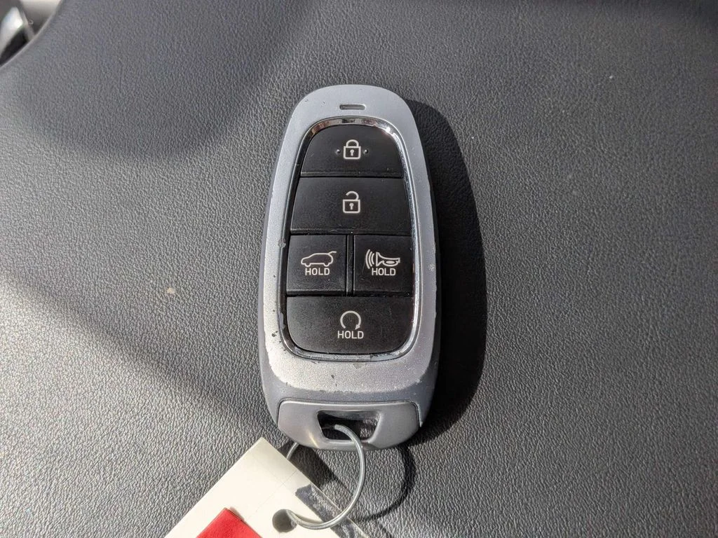 Used 2025 White Hyundai SEL Premium image 33