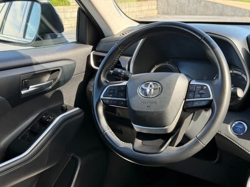 Used 2022 Midnight Black Metallic Toyota Hybrid XLE image 15