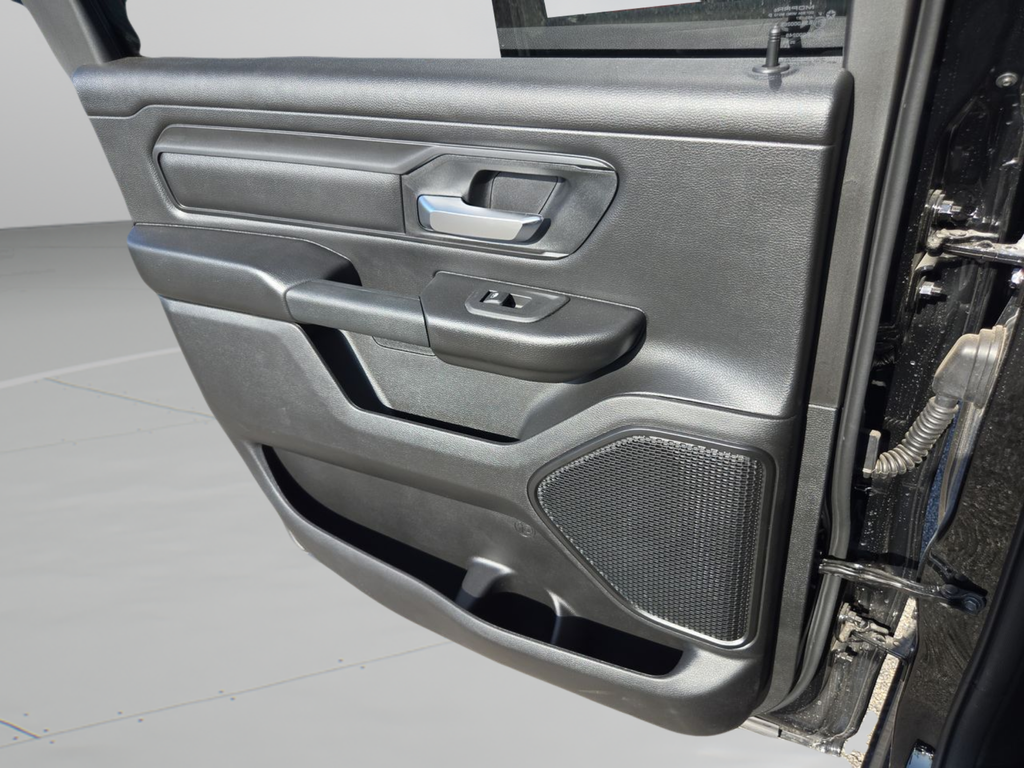 New 2026 Diamond Black Crystal Pearl-Coat Exterior Paint RAM Express image 44