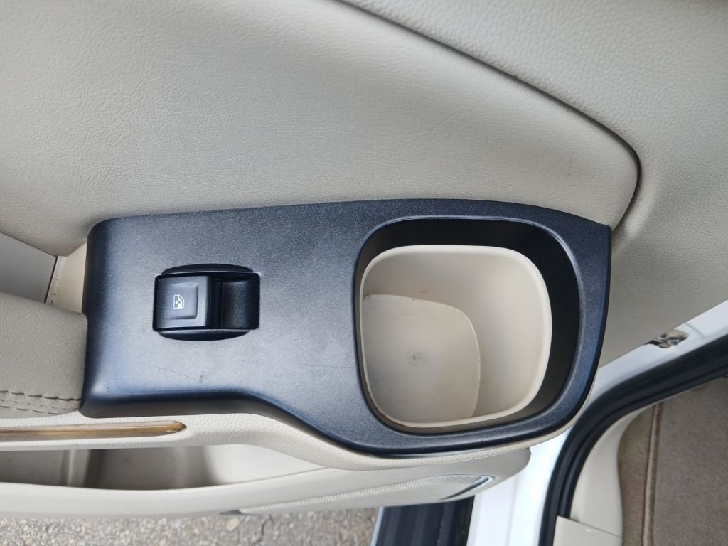 Used 2017 White GMC Denali image 36