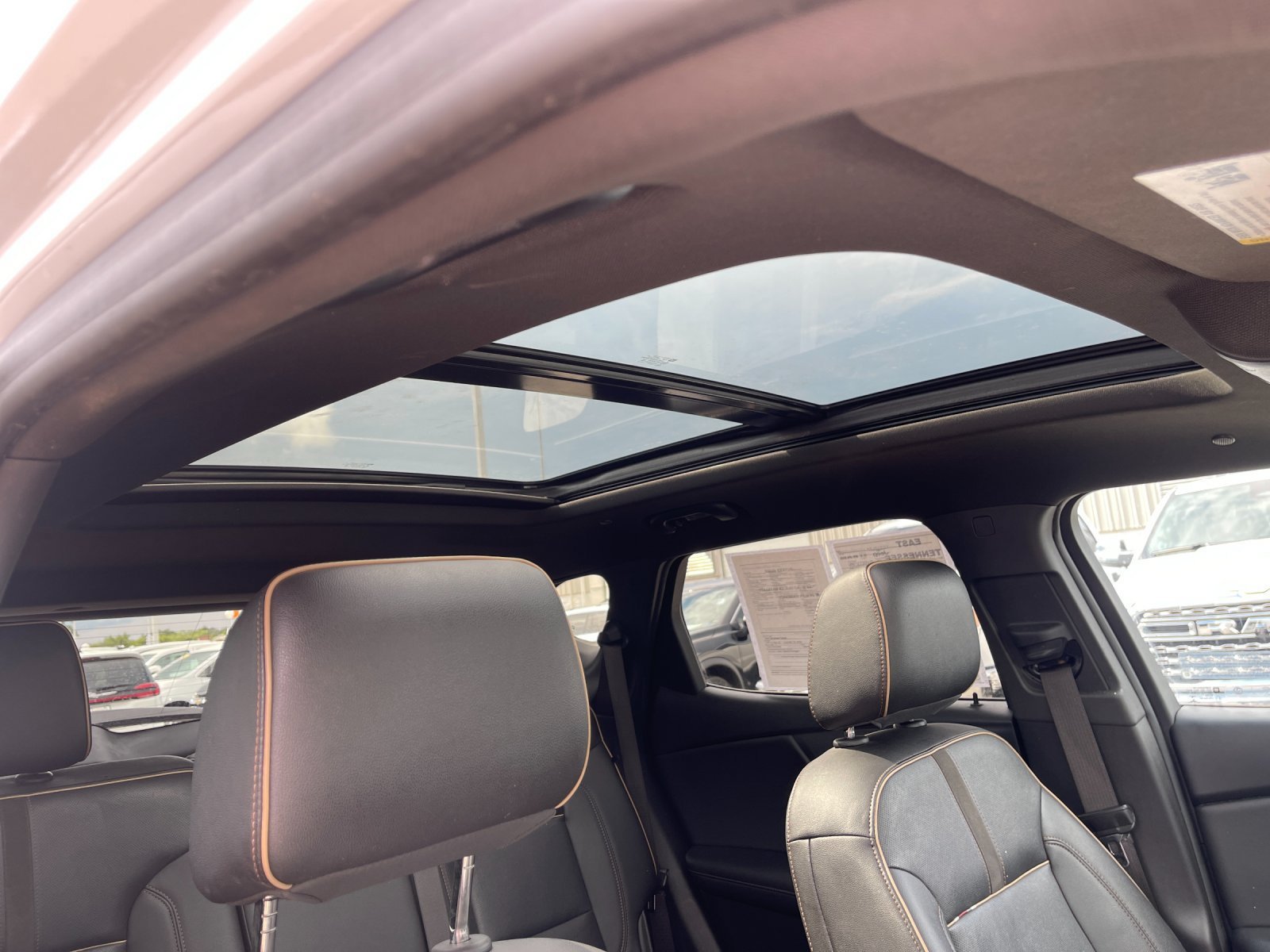 Used 2021 IRIDESCENT PEARL TRICOAT Chevrolet Premier image 18