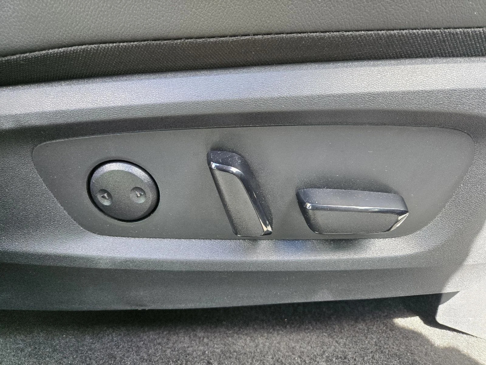 Used 2025 Gun Metallic Nissan SL image 25