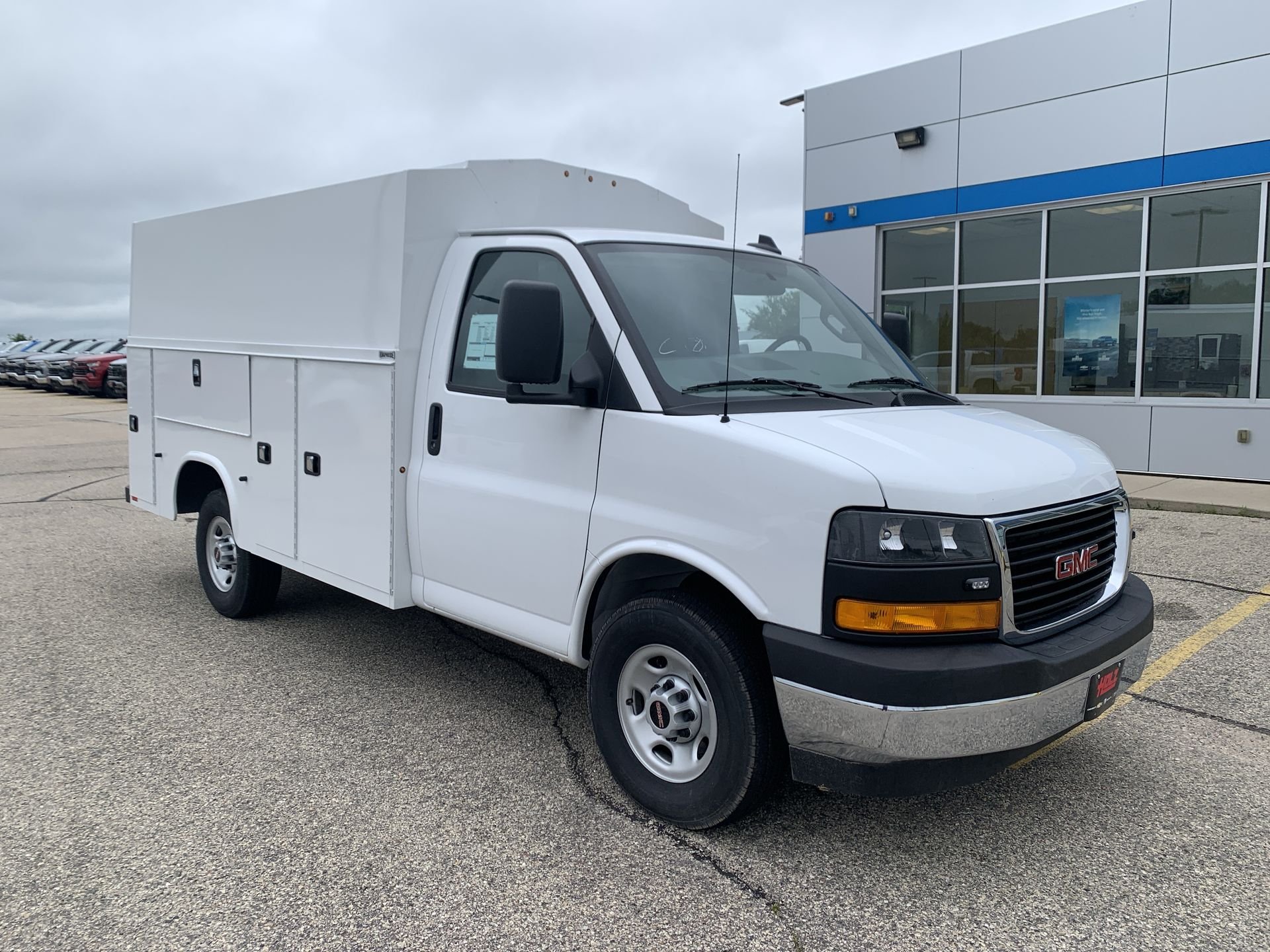 New 2025 Summit White GMC 1WT image 41