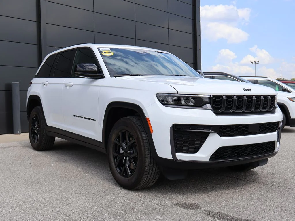 New 2026 Bright White Clear-Coat Exterior Paint Jeep Altitude image 6