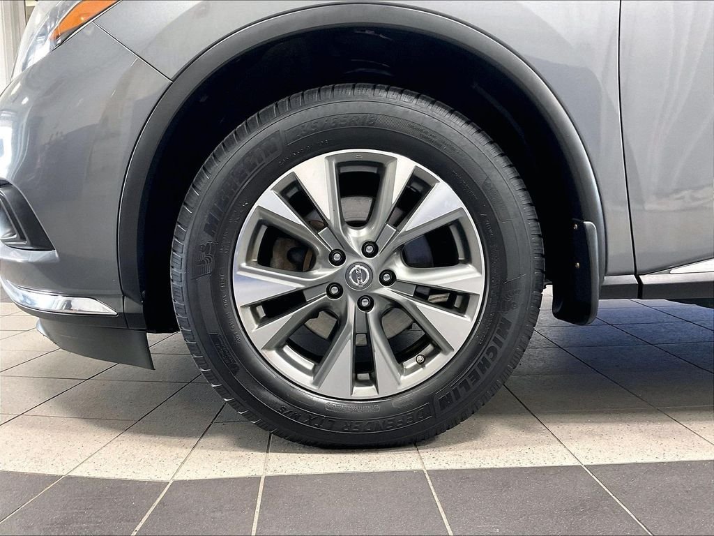 Used 2018 Gray Nissan SL image 7