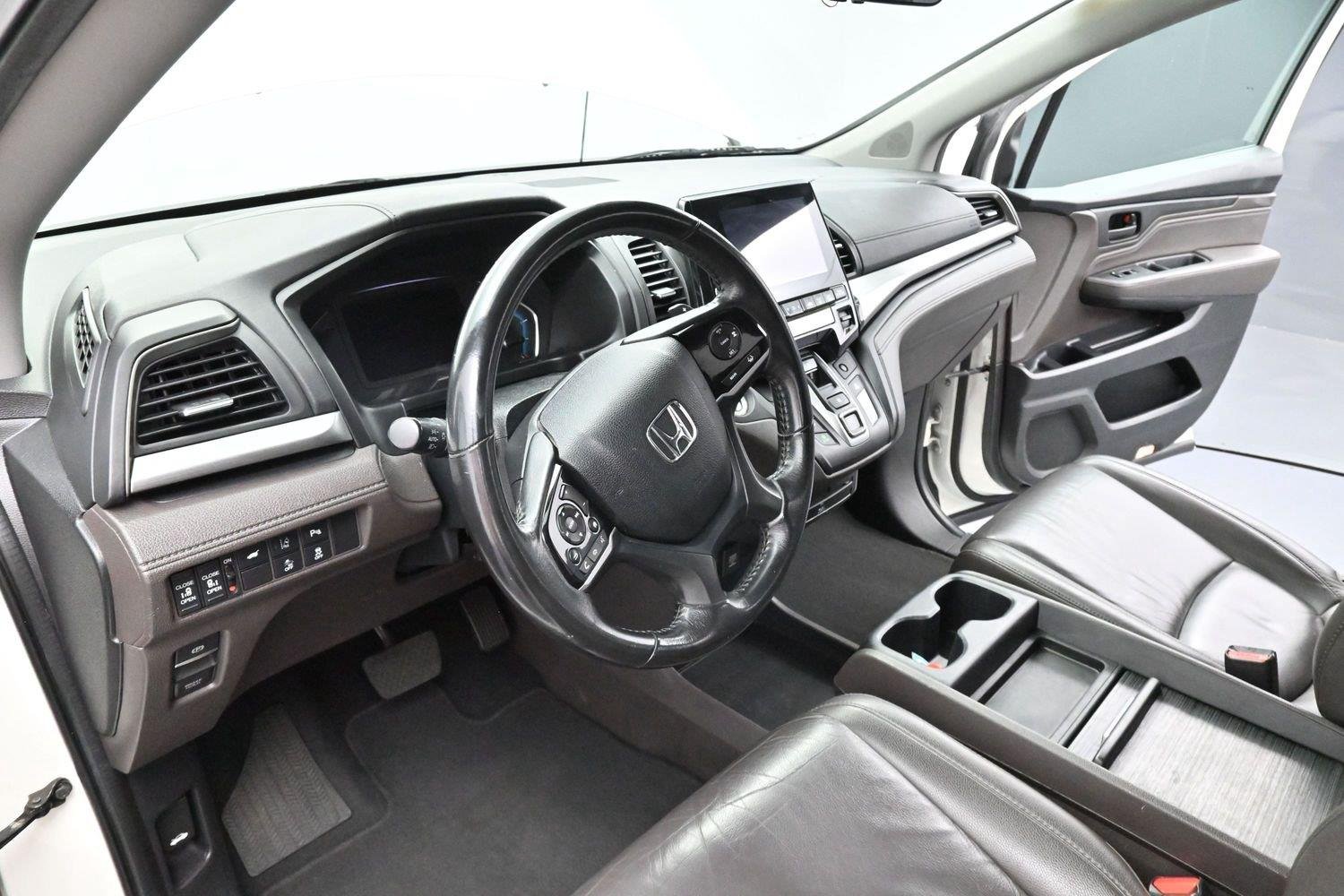 Used 2019 White Diamond Pearl Honda Touring image 17