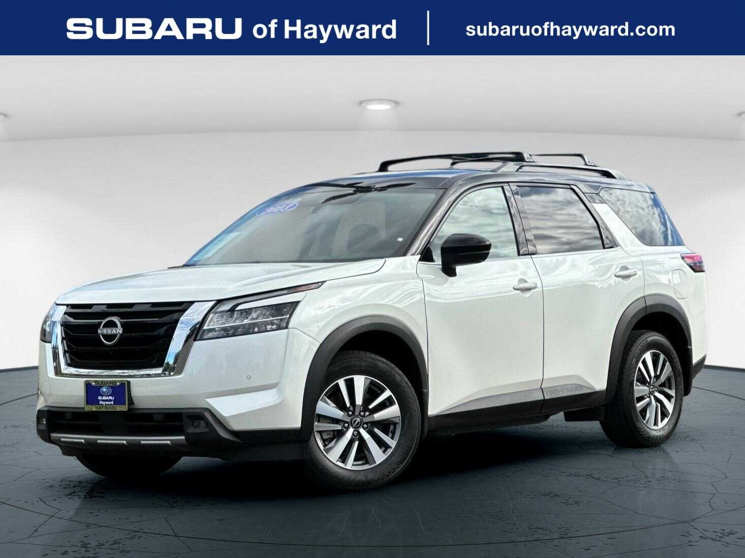 Used 2023 Pearl White Nissan SL 4D Sport Utility image 1