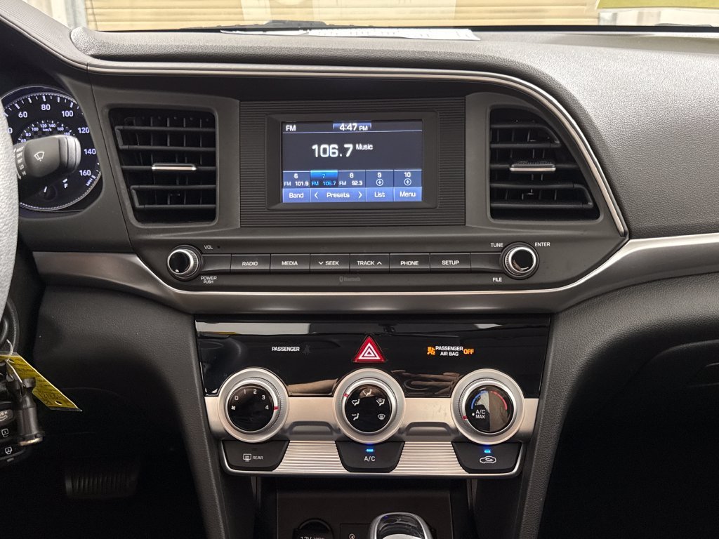 Used 2019 White Hyundai SE image 19