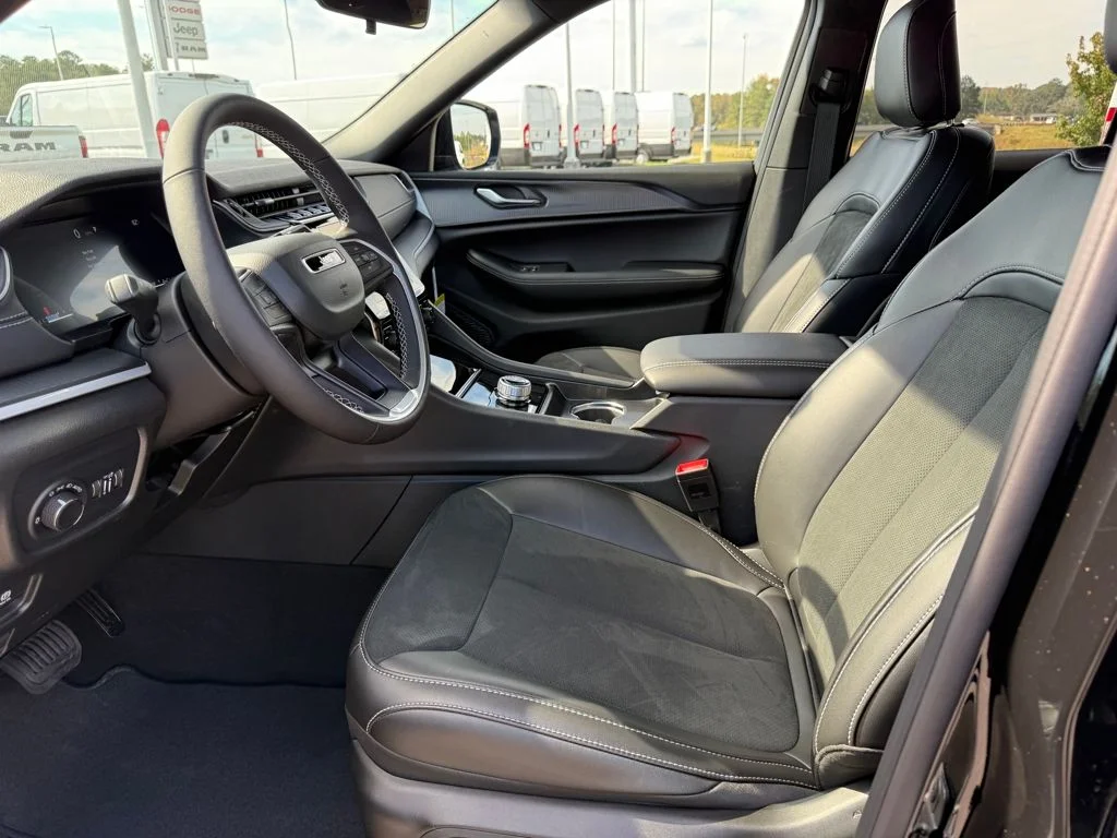 2025 Jeep Grand Cherokee Altitude - Photo 9