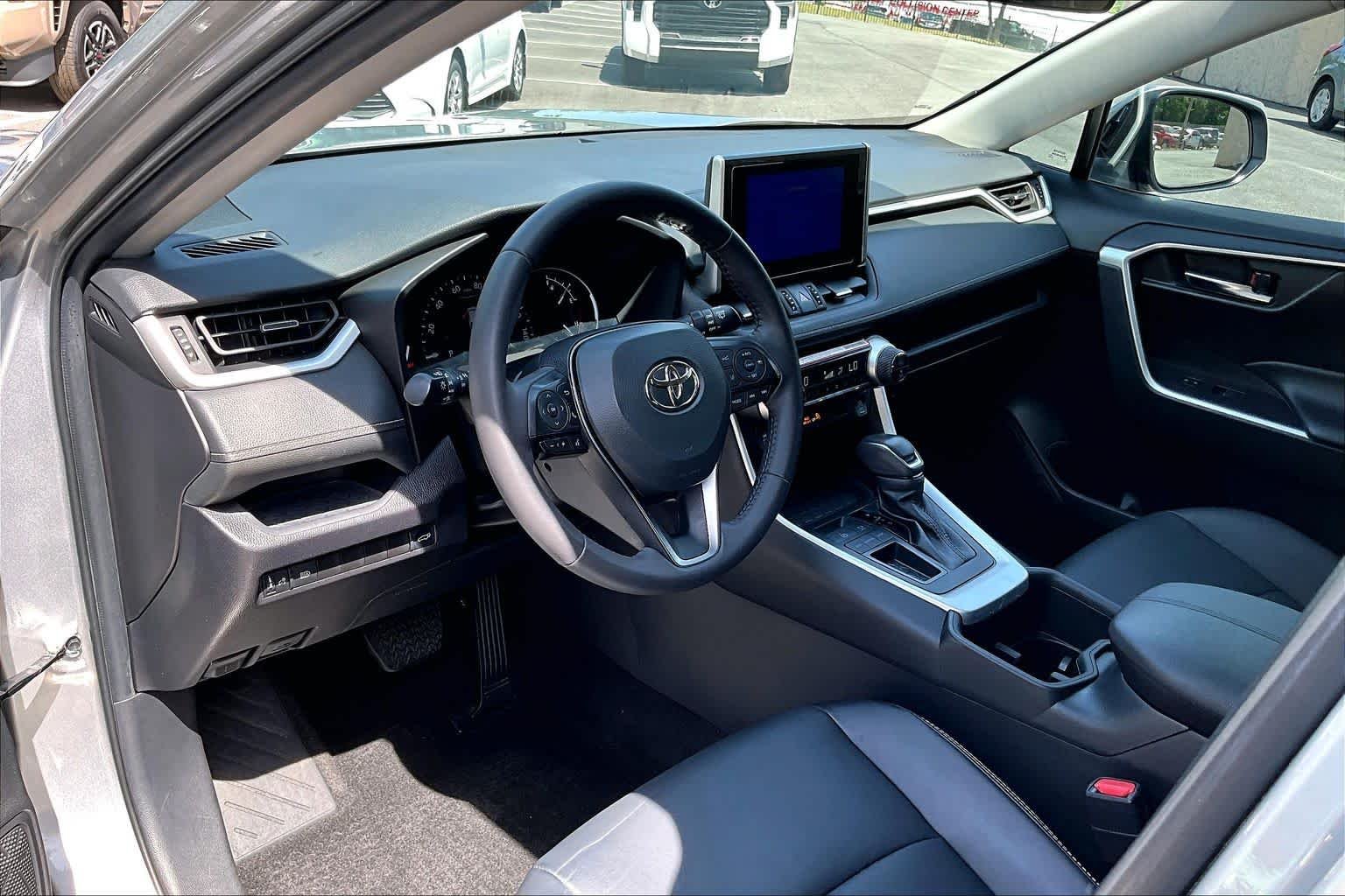 Used 2024 Silver Sky Metallic Toyota XLE Premium image 29