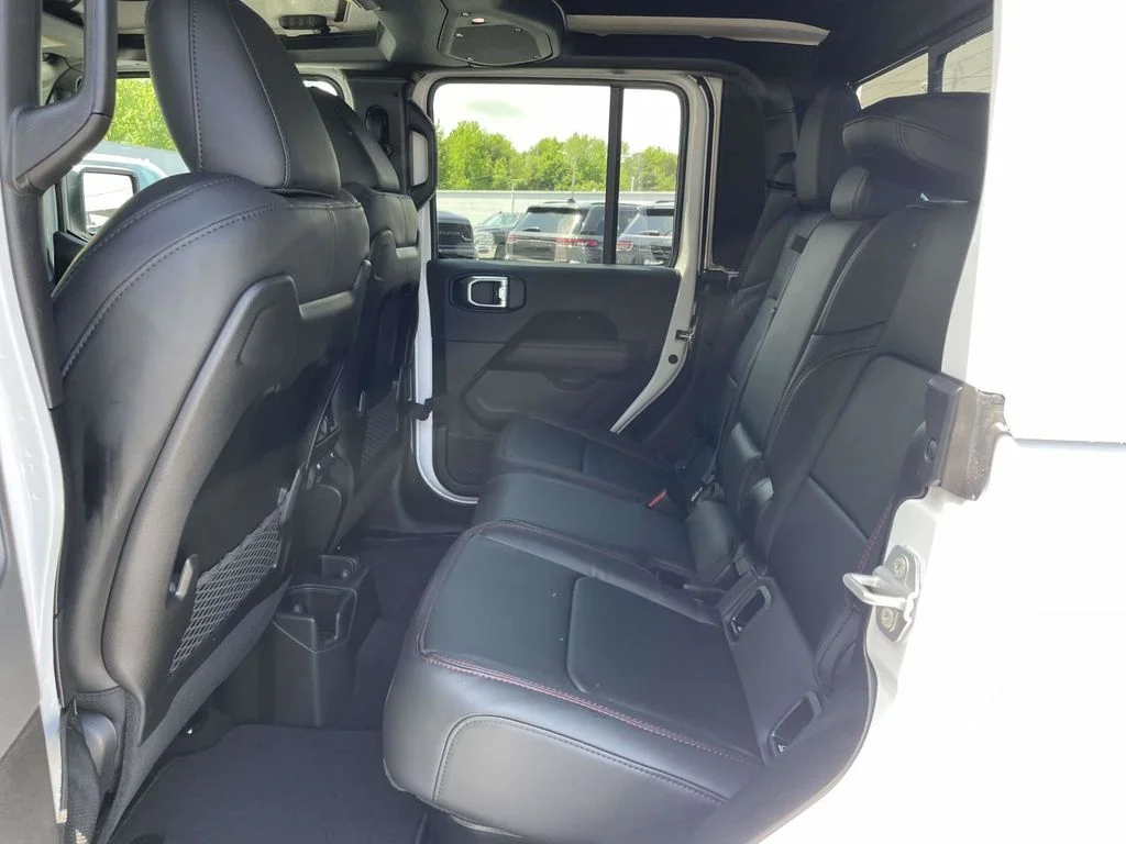 New 2026 Bright White Clear-Coat Exterior Paint Jeep Rubicon X image 20