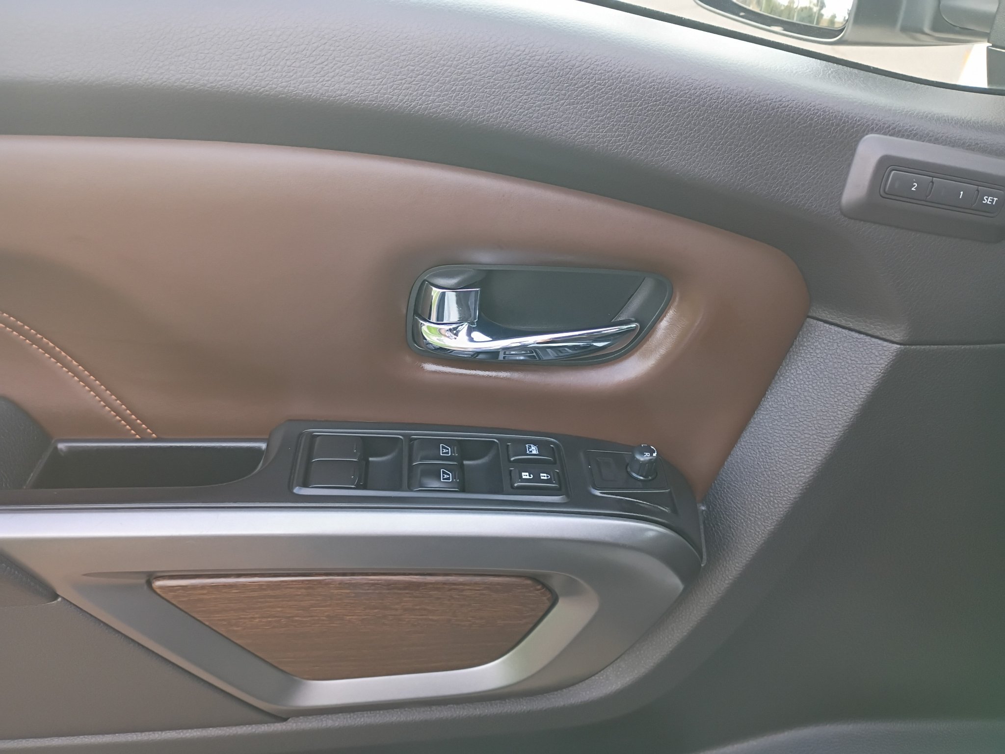 Used 2017 Pearl White Nissan Platinum Reserve image 22