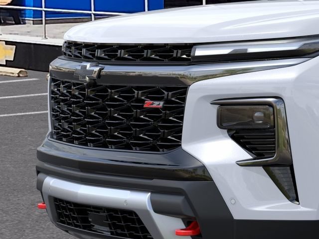 New 2027 Polar White Tricoat Chevrolet Z71 image 13