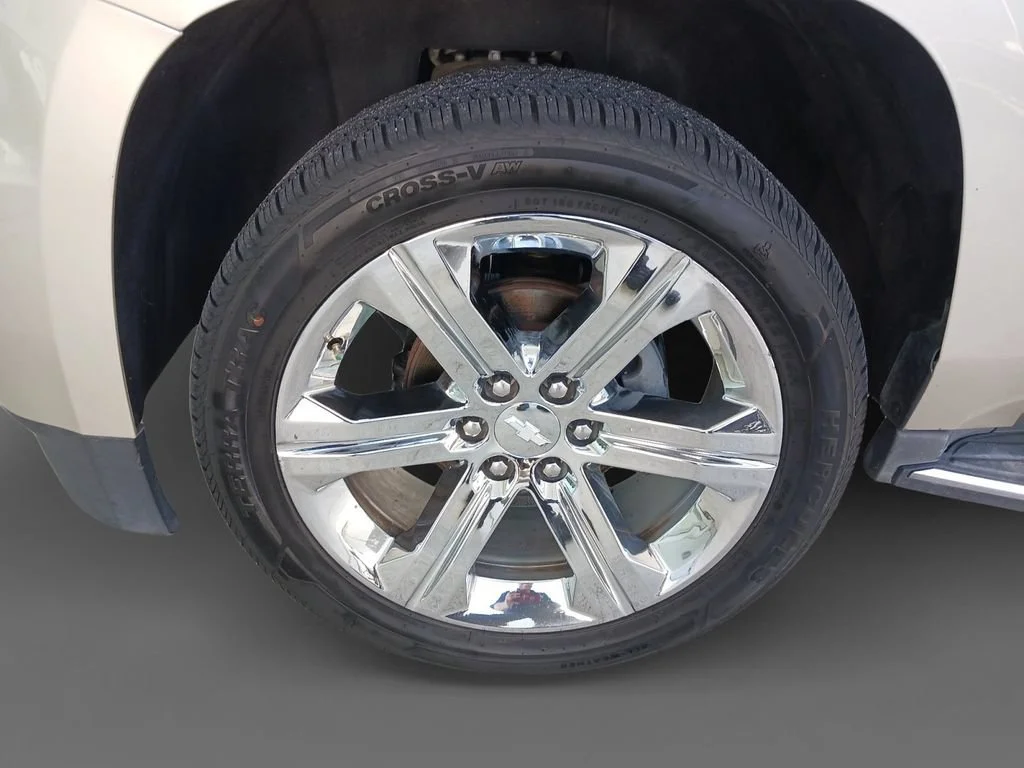 Used 2017 CHAMPAGNE SILVER METALLIC Chevrolet Premier image 15