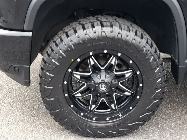 Used 2020 Black Chevrolet High Country image 8
