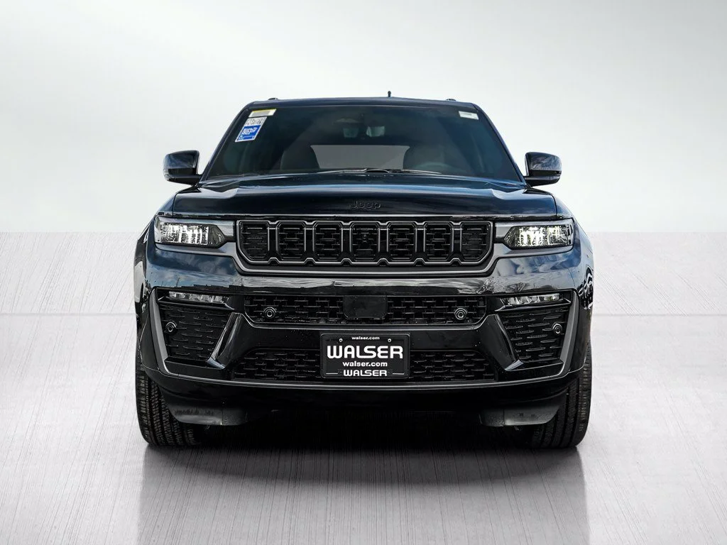 New 2026 Diamond Black Crystal Pearlcoat Jeep Limited Reserve image 2