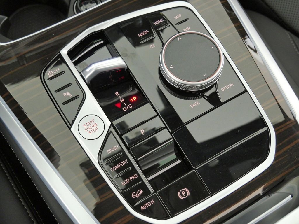 Used 2026 Skyscraper Grey Metallic BMW xDrive40i image 49