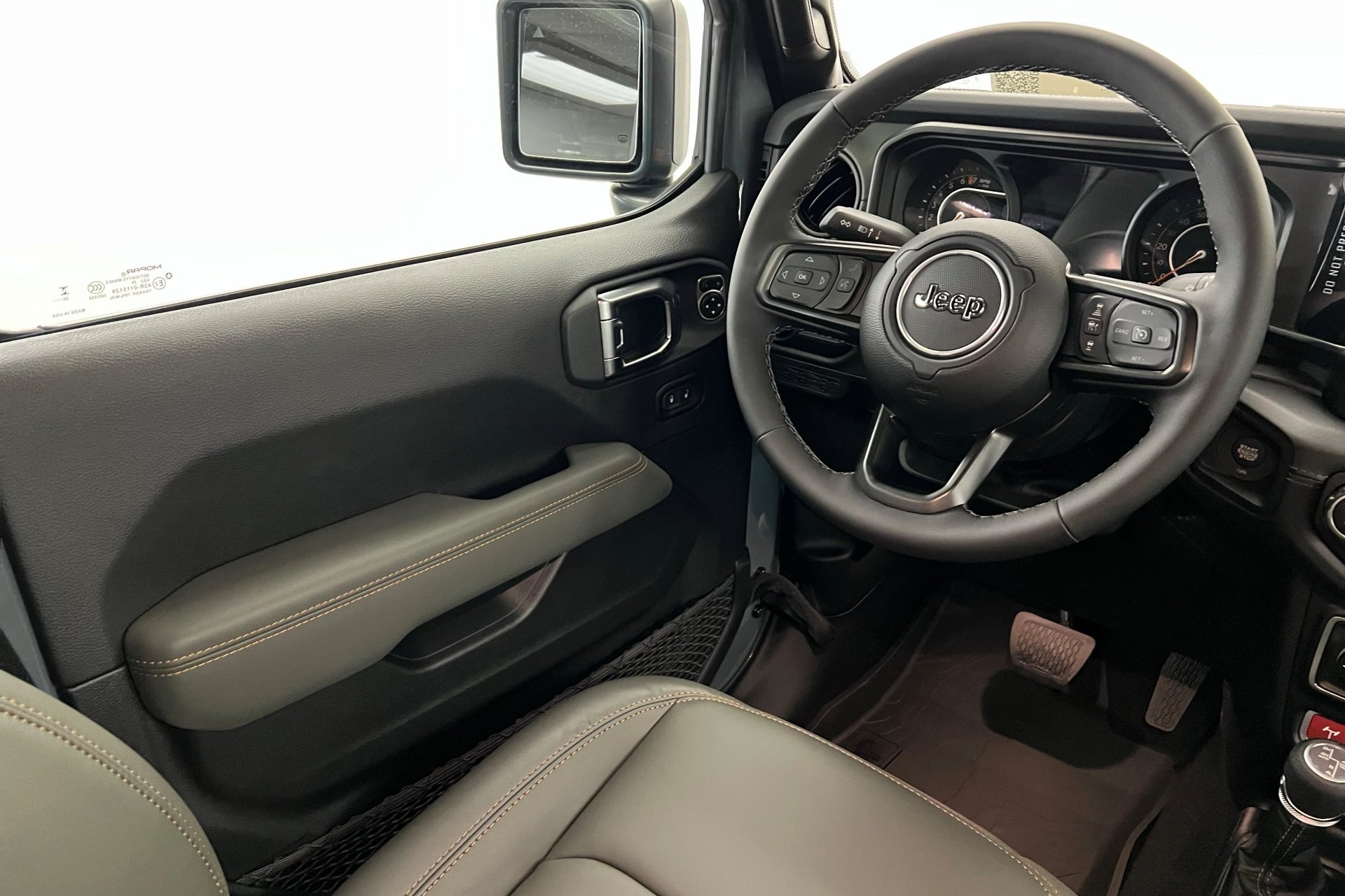 New 2025 Anvil Clearcoat Jeep Mojave X image 12