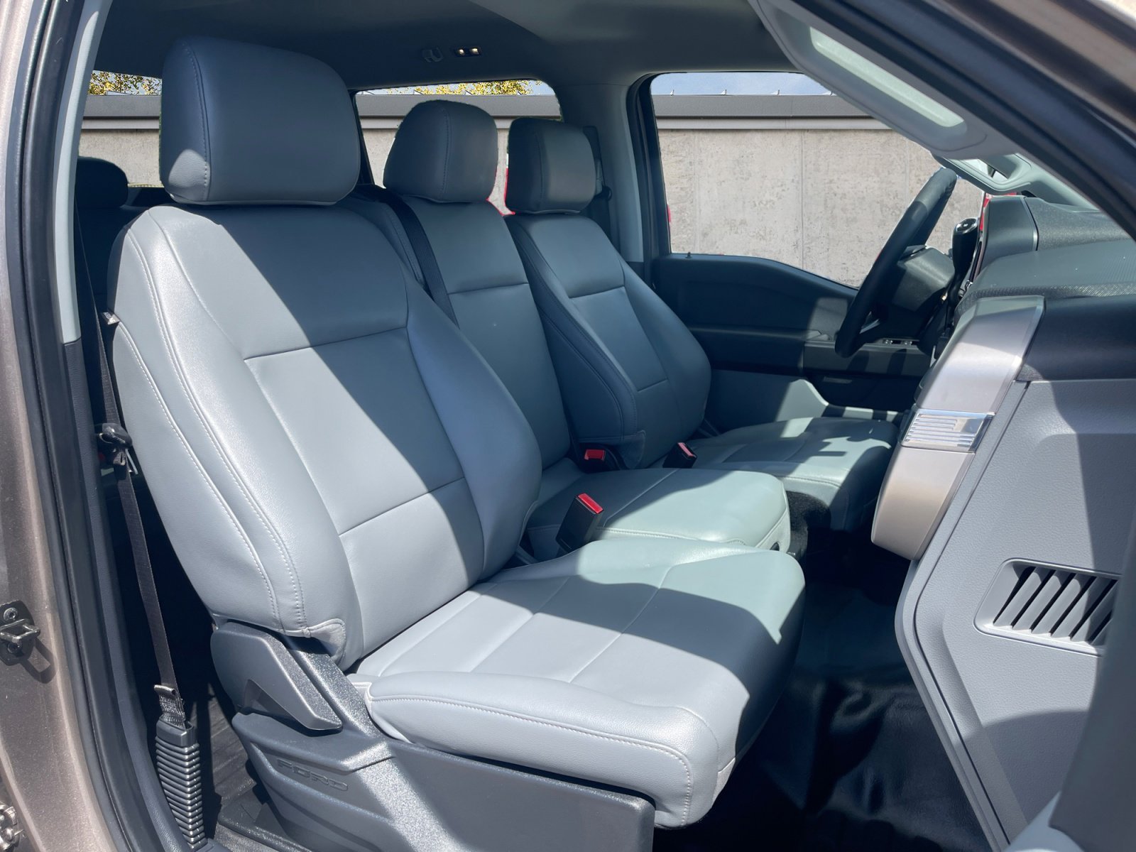 Used 2022 Stone Gray Metallic Ford XL image 15