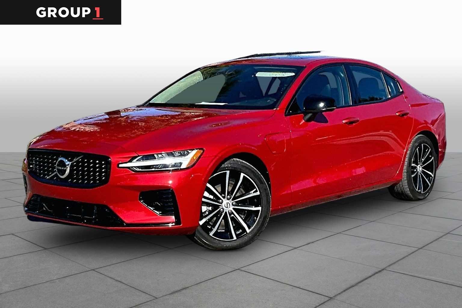 Pre-Owned 2023 Volvo S60 Recharge Plug-In Hybrid Plus Dark Theme