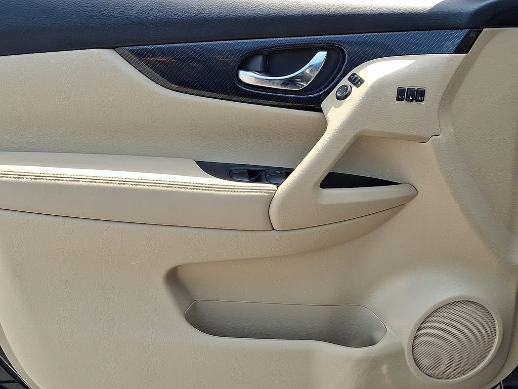 Used 2019 Green Nissan SL image 13