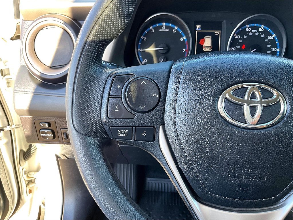 Used 2018 White Toyota LE image 22