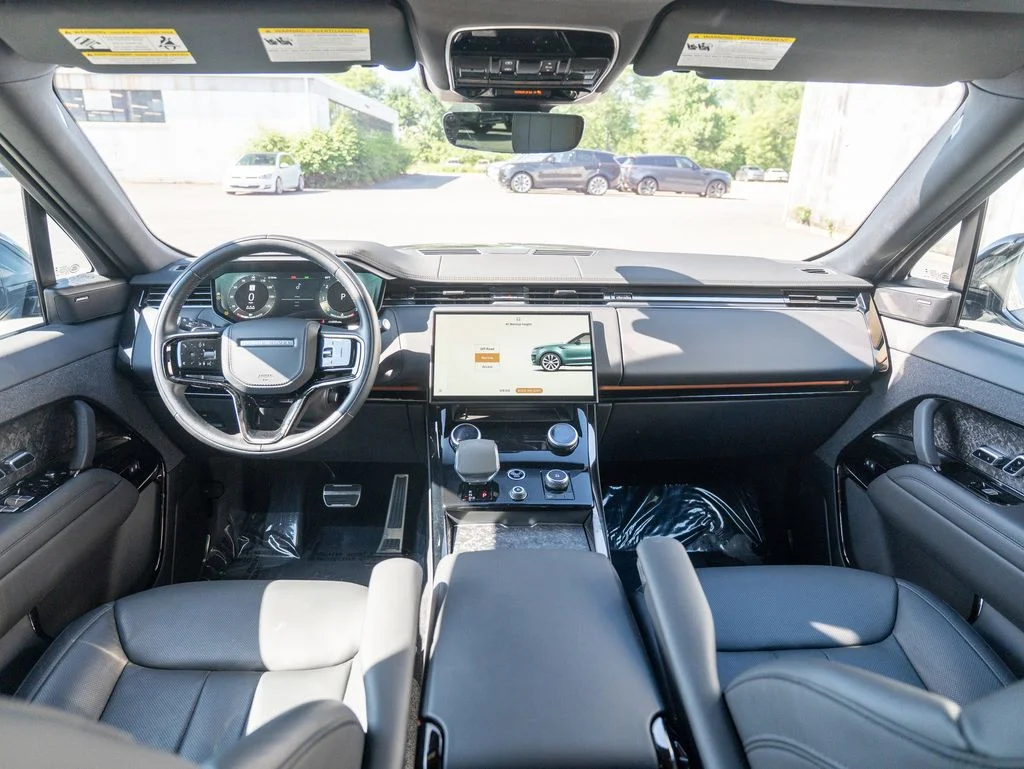 Certified Used 2023 Gray Land Rover SE Dynamic image 18