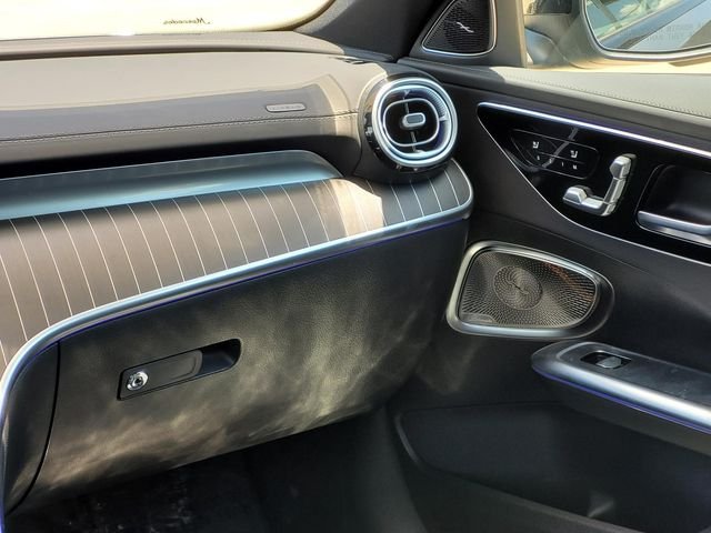 2025 Mercedes-Benz C-Class Sedan C 300 - Photo 33