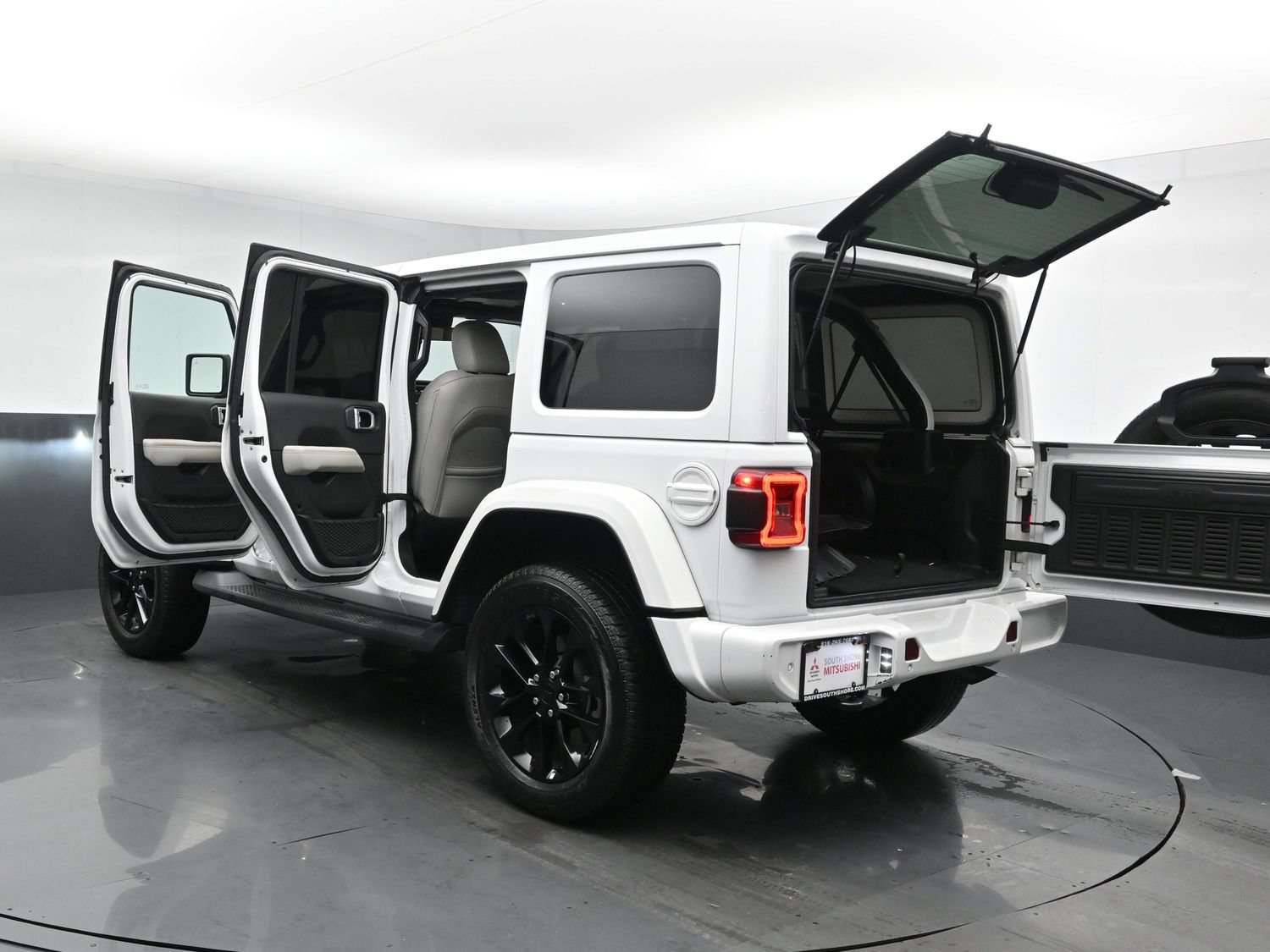 Used 2022 Bright White Clearcoat Jeep Unlimited High Altitude image 31
